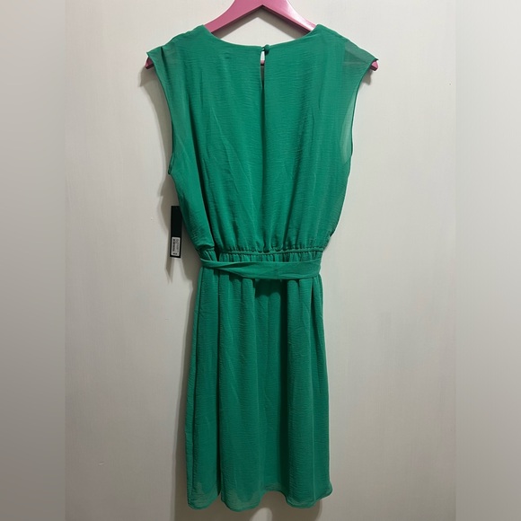 Green dress - Picture 2 of 7